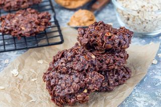 Te szybkie ciasteczka owsiane są lepsze już kupne. Pyszne, w pełni roślinne i bez pieczenia