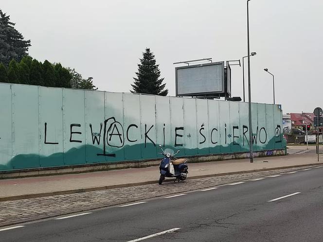 Nieznani sprawcy zniszczyli ekran akustyczny, który miał być tłem dla artystów street-art