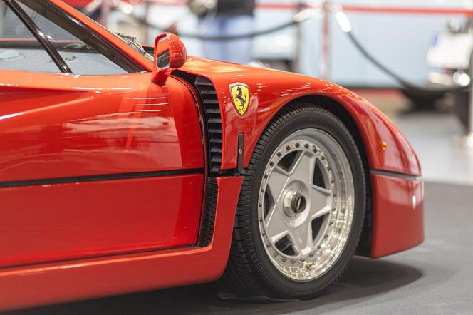  Czerwone ferrari warte 2,5 miliona euro w Poznaniu.