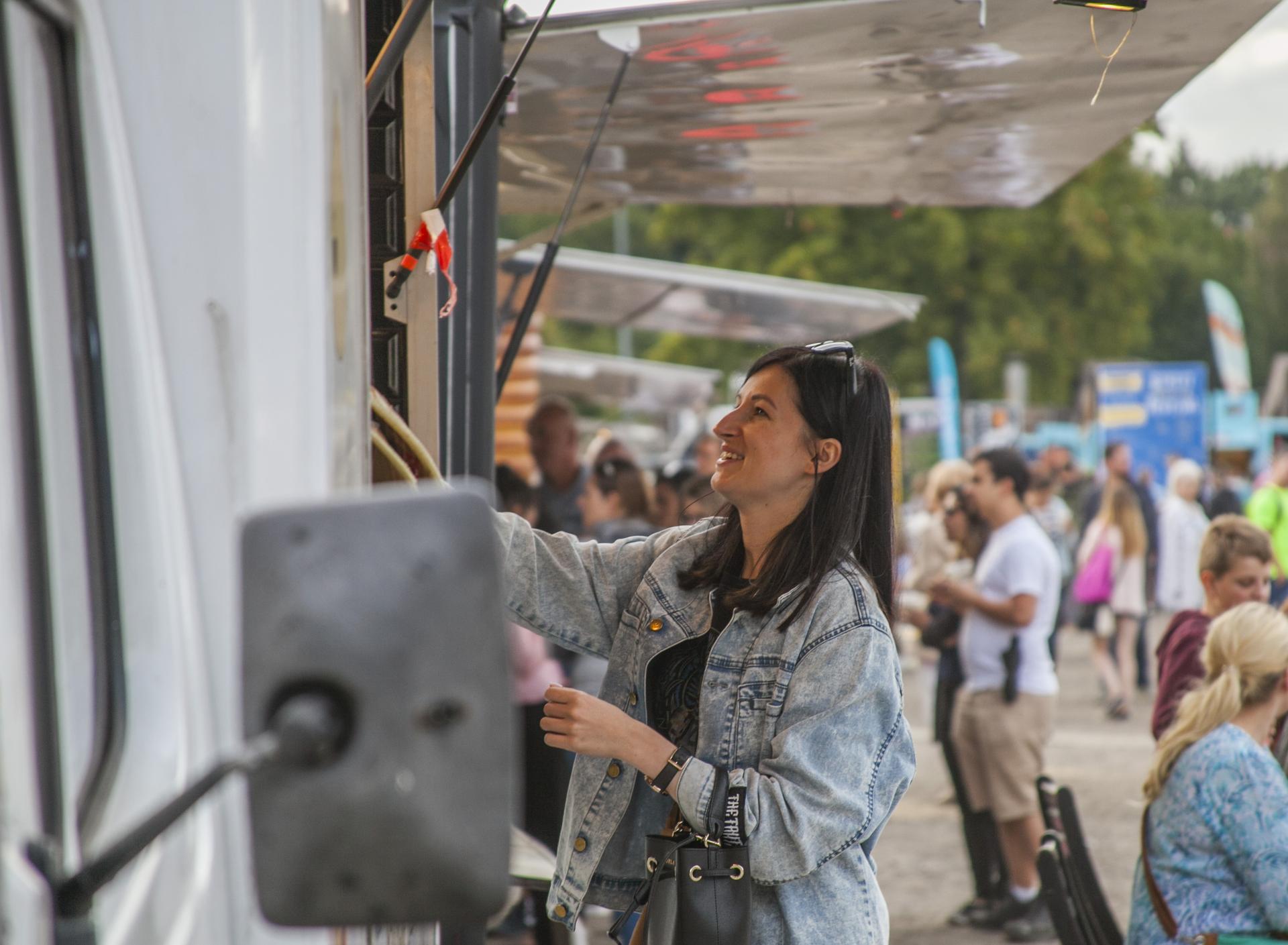 ¡Festival de sabores de camiones de comida en Bydgoszcz!  Disponemos de una lista de expositores