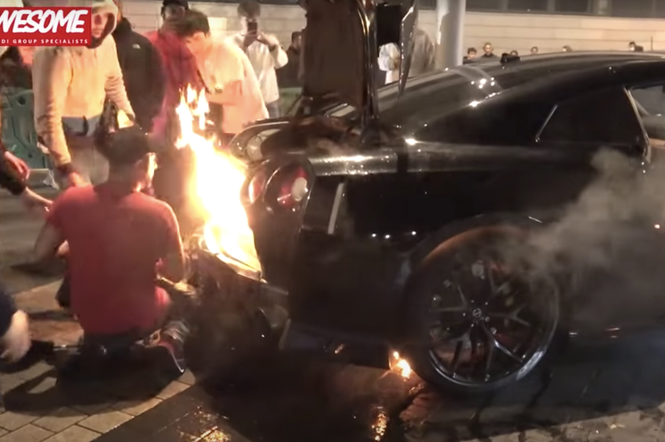 Nissan GTR stanął w płomieniach
