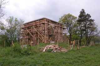 Ruiny zamku w Dąbrówce Starzeńskiej