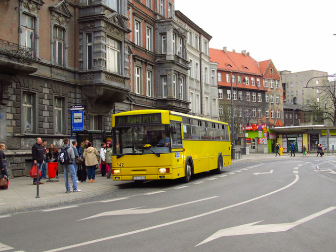 1 listopada w Katowicach: Zmiany w rozkładach jazdy autobusów i tramwajów