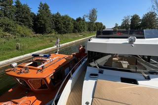 Samochód na dnie Kanału Grunwaldzkiego. Akcja służb