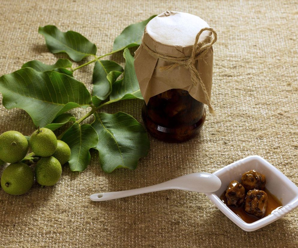 Jak zrobić konfiturę z zielonych orzechów? Przepis na pyszną orzechową konfiturę na zimę