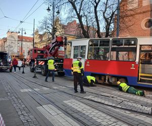 To mogło skończyć się tragedią w centrum Bydgoszczy. Wykoleił się tramwaj, którym podróżowało 50 pasażerów