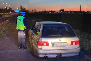 Kilkaset samochodów przy galeriach w Lesznie. Nocna akcja policji