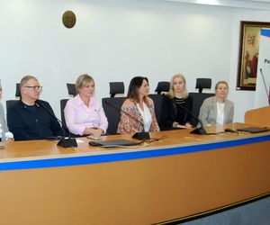 Młodzież rozmawiała podczas debaty o szczęściu w życiu współczesnego nastolatka