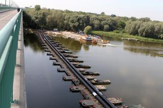 Warszawa: Ścieki znów popłyną mostem pontonowym! Radni chcą odwołać Trzaskowskiego! [GALERIA]