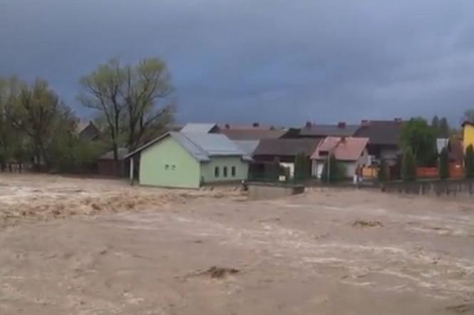 POWÓDŹ w Nowym Targu i Białce Tatrzańskiej! Uwaga! Może być jeszcze gorzej! [WIDEO]