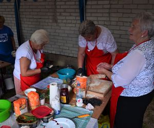 W konkursie na najlepsze pierogi w powiecie Siedleckim w 2025 roku zwyciężył męski zespół KGW „Sami Swoi” z Kotunia! 