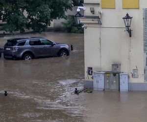 Powódź 2024. Ubezpieczenie AC obejmuje zalanie auta w powodzi? 