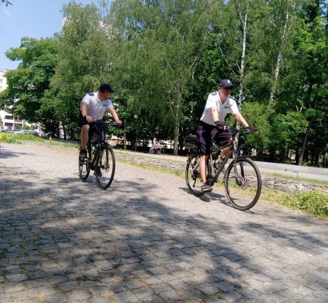 STALOWA WOLA. Miejcie się na baczności. Mundurowi na rowerach i quadach wyruszyli w miasto