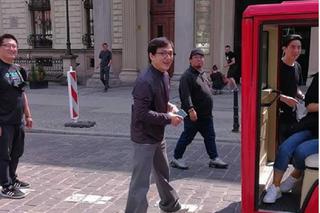 Jackie Chan przyjechał do Wrocławia! Znany gwiazdor spacerował po Rynku!