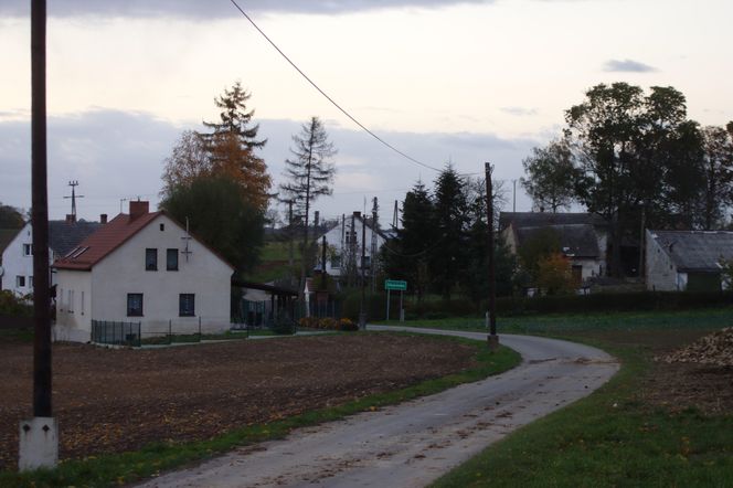 To najmniejsza wieś w Polsce. Ma zaledwie 30 hektarów i tylko kilku mieszkańców