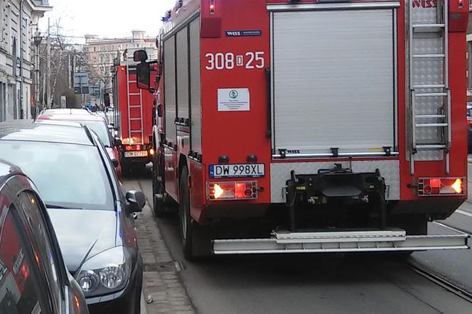 Śmiertelny pożar we Wrocławiu. Czy strażacy popełnili błąd? (zdjęcie poglądowe)