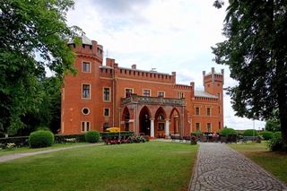 Ten pałac w woj. warmińsko-mazurskim wygląda jak z bajki. Powstał w XIX wieku