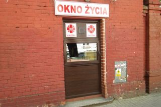 Alarm w Katowicach. W oknie życia znaleźli dwuletniego chłopczyka