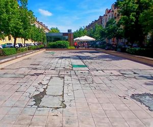 Niedziałające fontanny na al. Jana Pawła II