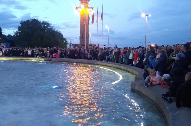 Taneczny pokaz fontanny na Wałach Chrobrego