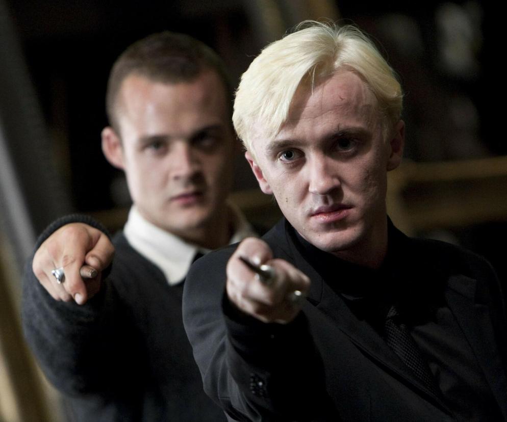 Harry Potter. Draco Malfoy uratował uczniów? Tę scenę usunięto z filmu. Dlaczego?