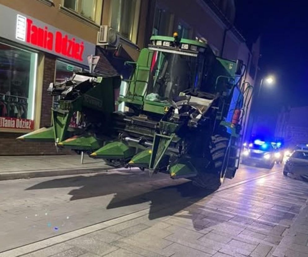 Kombajnem utknął w środku miasta. Jak on się tam wjechał?! Zasakakujący powód