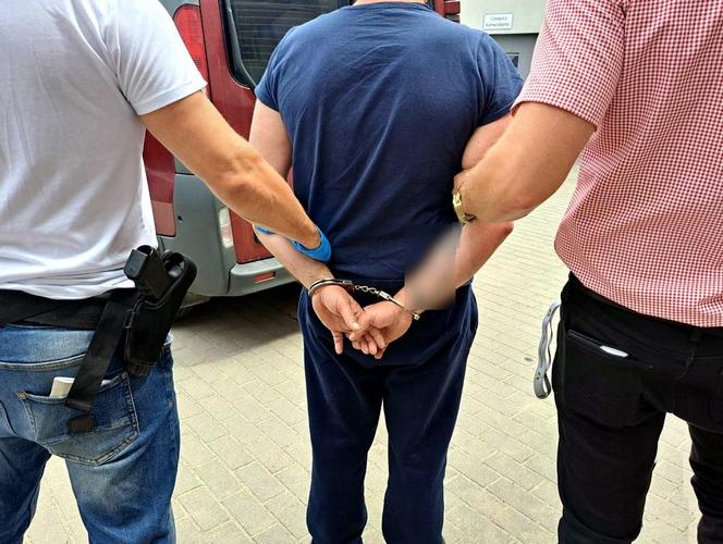 Mąż furiat groził, że spali dom. Policja i prokurator szybko się nim zajęli