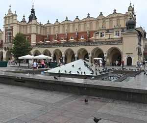 Fontanna „Kryształ” zniknie z Rynku Głównego. Miasto chce wybudować nową