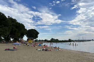 Kąpielisko Lubczyna zachwyca w sezonie. Upały wyciągnęły plażowiczów nad wodę 