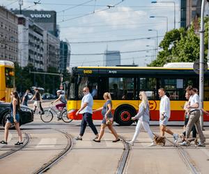 Autobusy, tramwaje czy metro w Warszawie? Ten środek komunikacji miejskiej jest najpopularniejszy