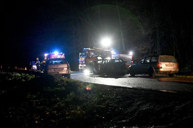 Tragiczny wypadek pod Kołbaczem. Zderzyły się trzy samochody. Nie żyje starsza kobieta