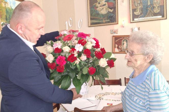 Pani Genowefa ma 100 lat i wciąż lata samolotem. Oto sekret jej długowieczności