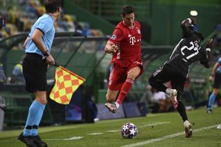 Robert Lewandowski vs. Neymar Jr.