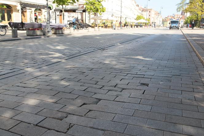 Wyremontują Krakowskie Przedmieście w przyszłym roku! Reprezentacyjna ulica pływa i faluje
