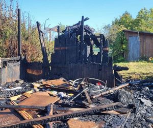 Dramat w domku letniskowym. Zanim przyjechali strażacy, gasili ogień własnymi mundurami. Tragiczny finał