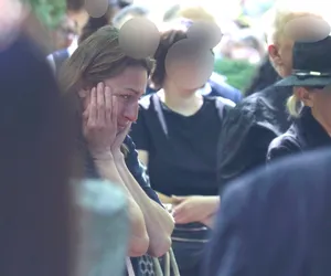 Justyna Kowalczyk ze łzami w oczach pożegnała Kacpra Tekielego. Poruszająca scena na cmentarzu