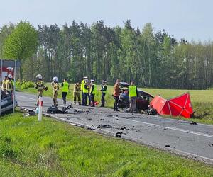 Tragiczny wypadek na DK 25 w Płociczu! Nie żyją dwaj kierowcy