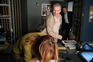 M jak miłość odc. 1874 po wakacjach. Kama (Michalina Sosna), Brzeziński (Grzegorz Kowalczyk), Jakub Karski (Krzysztof Kwiatkowski)