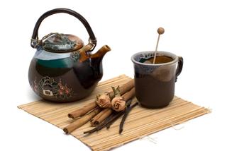 Jak zaparzyć korzenną herbatę? Własnoręcznie przyrządzona mieszanka herbaciana - jak zrobić?