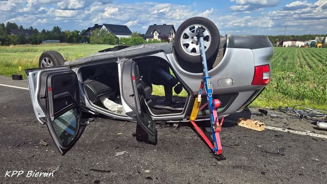 Wypadek w Chełmie Śląskim. Kierowca wjechał pod ciężarówkę