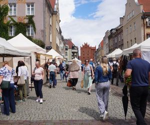 Dni Olsztyna 2025. Dziesiątki wystawców i setki olsztynian na Jarmarku Jakubowym