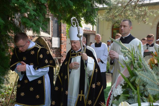 Kraków. Pogrzeb ks. Z. Sochackiego. Prezydent A. Duda odznaczył go orderem 