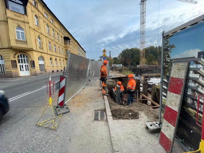 Awaria wodociągowa na Królowej Jadwigi w Bydgoszczy. Duże utrudnienia dla kierowców [ZDJĘCIA]