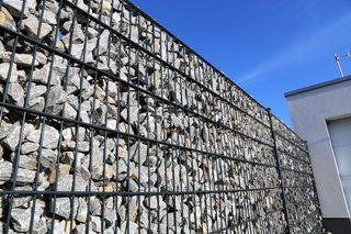 Modne i piękne ogrodzenia z gabionów - zobacz inspiracje