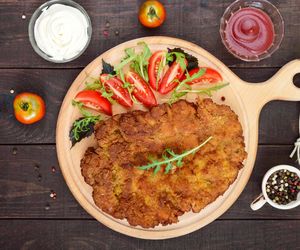 Kotlety schabowe według przepisu Magdy Gessler: moczone w mleku i cebuli