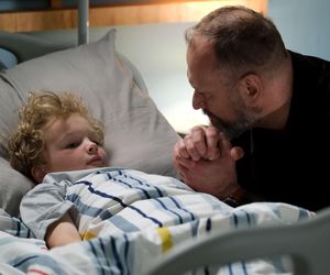 M jak miłość odc. 1880. Szef Mirosław Wójcik (Jakub Kornacki), Tymek (Ksawery Krajewski)