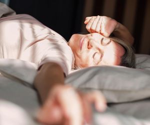 To najlepsze, co możesz zrobić, aby lepiej spać. Ekspertka z Yale daje 5 wskazówek