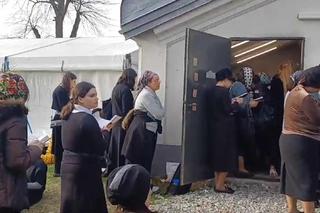 W Wielkanoc Żydzi z całego świata modlili sie przy grobie Cadyka