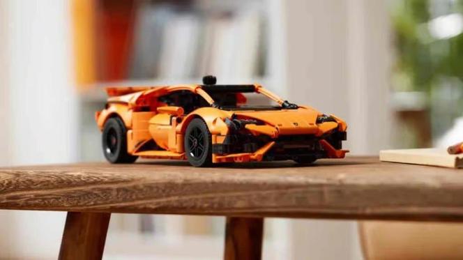 LEGO Technic Lamborghini Huracán Tecnica Orange — 42196