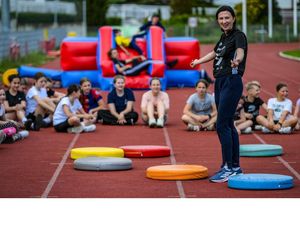 Tyczkarki i tyczkarze znów rywalizowali na zawodach u Moniki Pyrek. „Jestem z nich bardzo dumna”